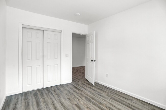 Building Photo - 2212 S Delawanda Ave