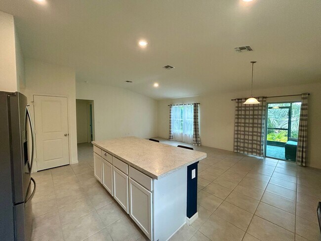 Building Photo - Spacious 3-Bed, 2-Bath Fully Gated Home in...