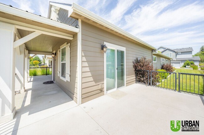 Building Photo - Single Story home with 2 bed and office fo...