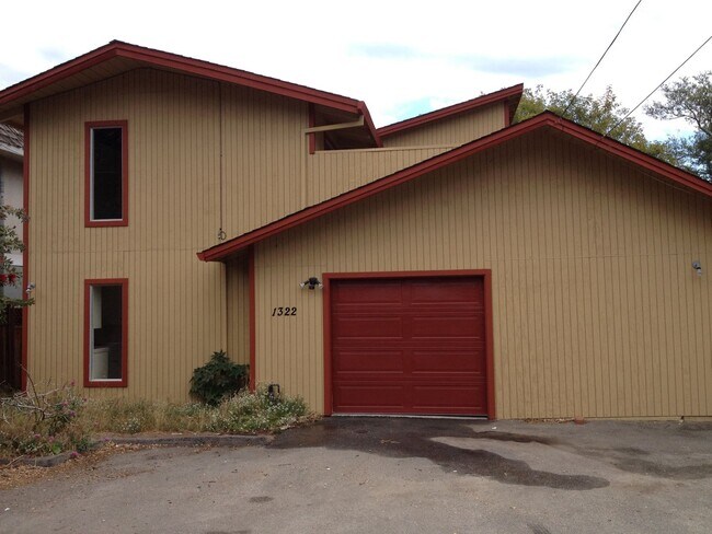Building Photo - 5 Bedroom 3.25 Bath Close to UC, hiking, mountain biking