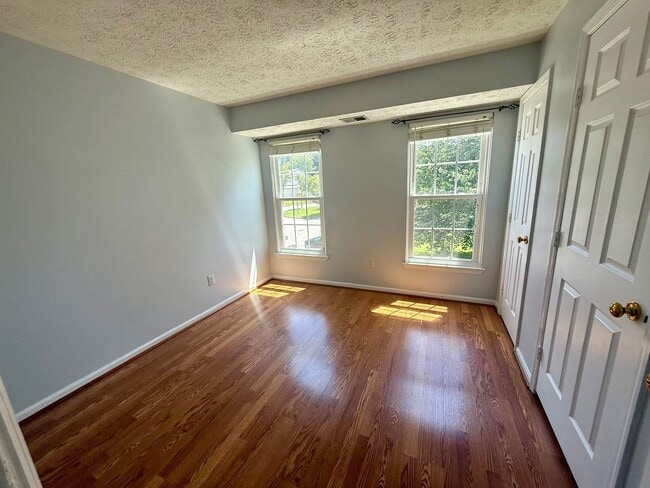 Building Photo - 815 Deering Rd