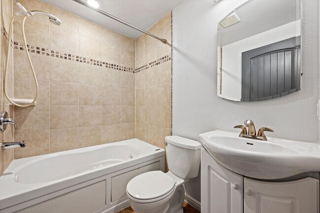 Building Photo - Bright & Spacious 2BR/2BA Townhome with Loft, Fireplace & Private Garage