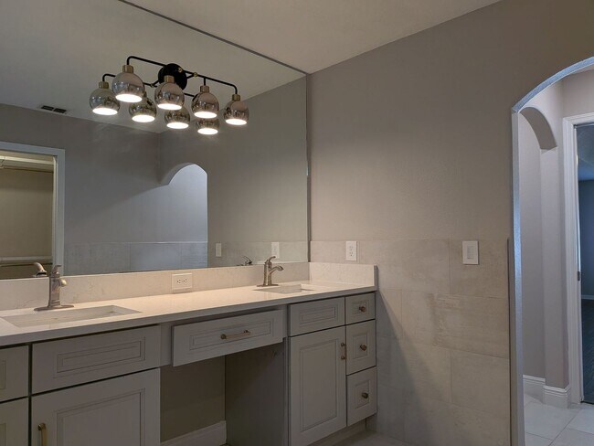 Building Photo - 5/3 Single Family Home at East Lake Cove i...