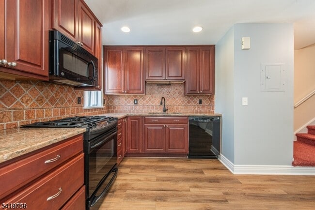 Building Photo - 56 Woods Edge Dr