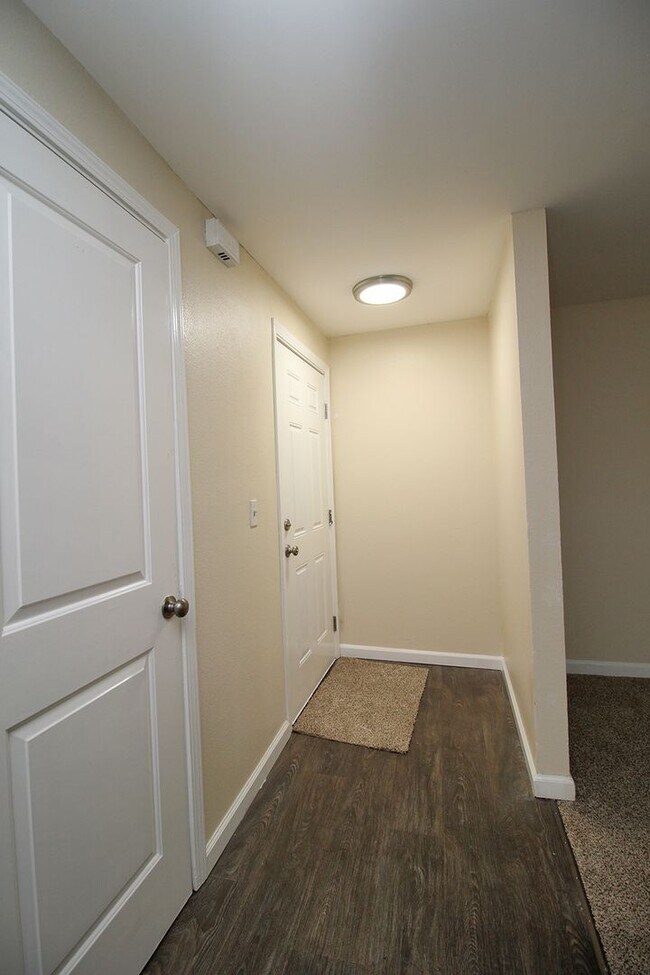 Building Photo - 11102-11130 SW 62nd Ave