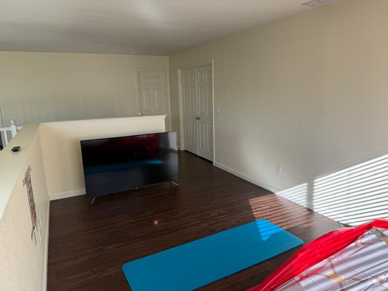 Building Photo - 1084 Huntly Dr