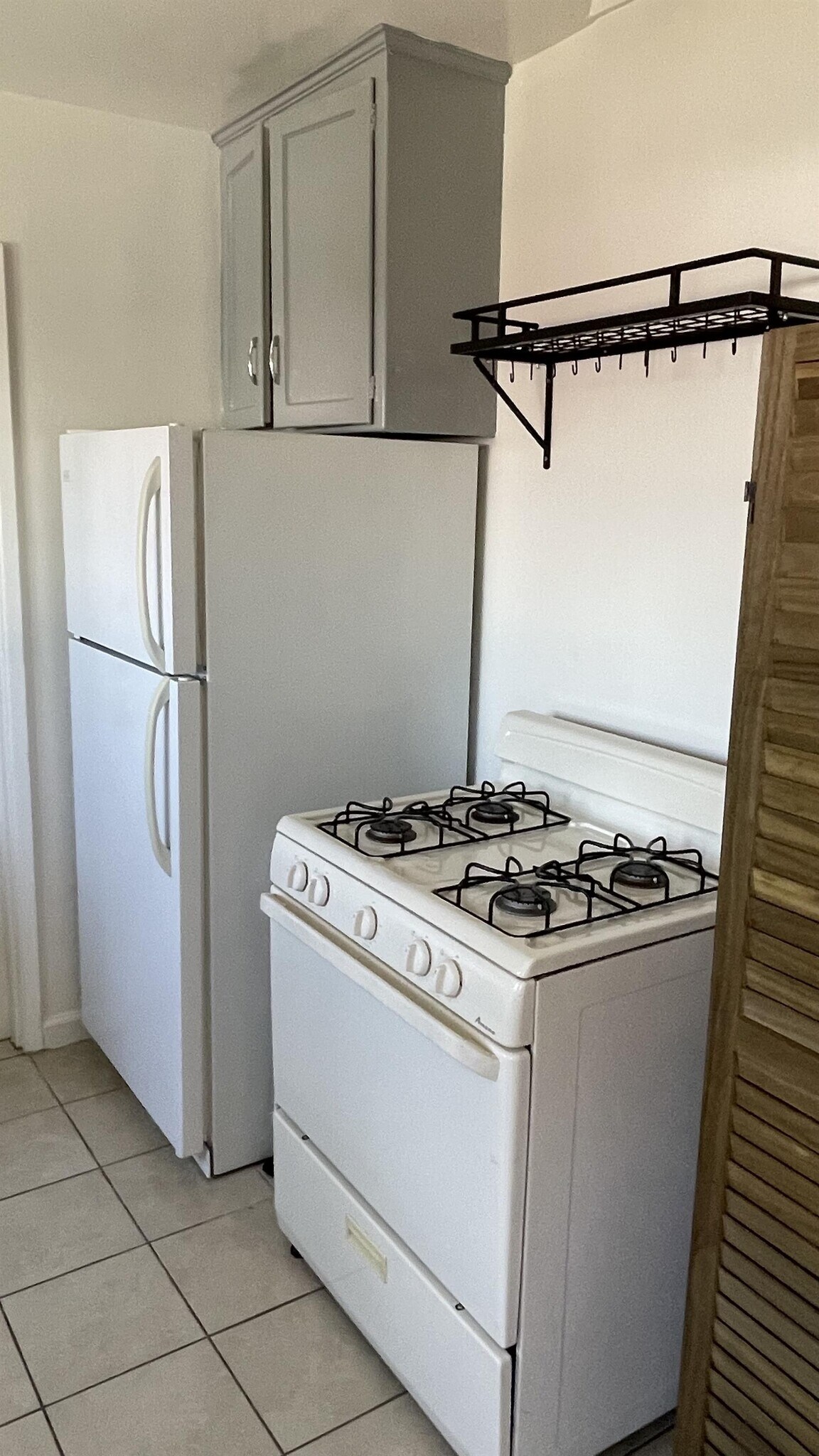 Building Photo - 2477 Silver Lake Blvd