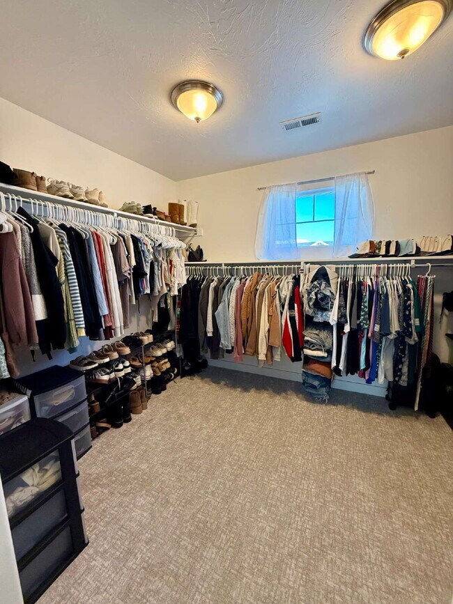 Building Photo - 623 S Jubilee Dr