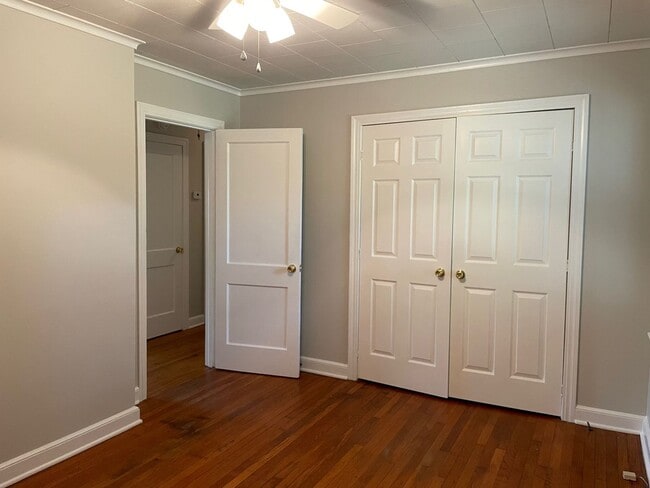 Building Photo - 2 BDRM 1 BA HOME- $900 MONTH, $900 DEPOSIT!!