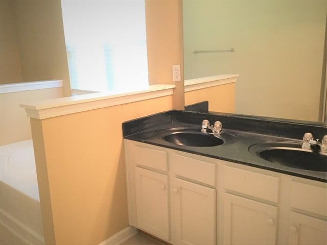 Building Photo - 8100 Chatham Oaks Dr