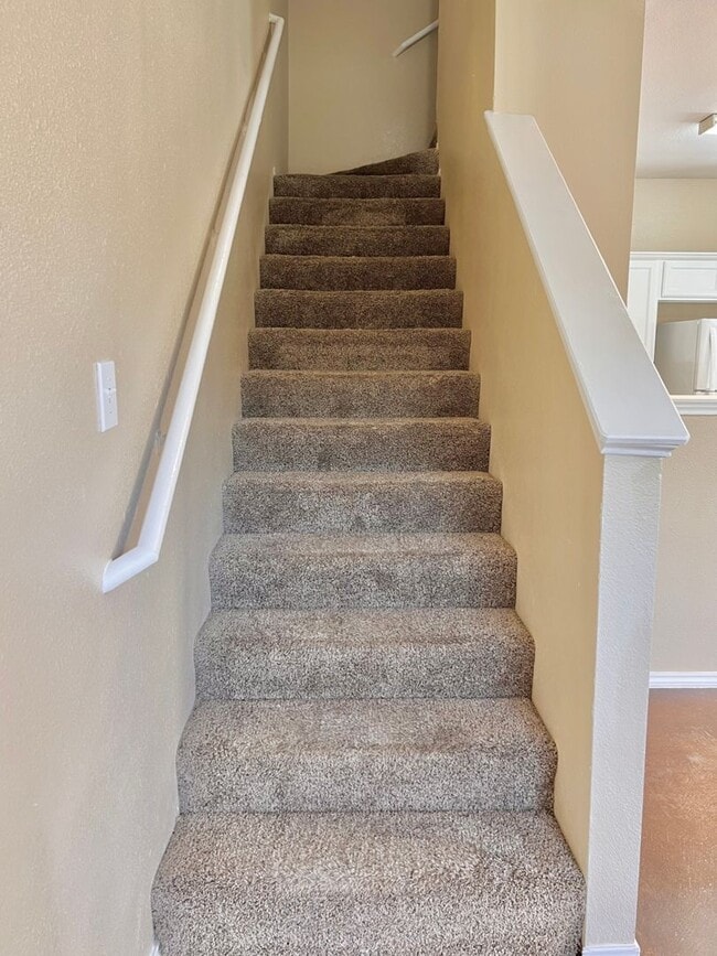 Building Photo - Lovely 2-story | 3-bedroom | 2.5-bath duplex | Cul-de-sac | Side yard | Great location!