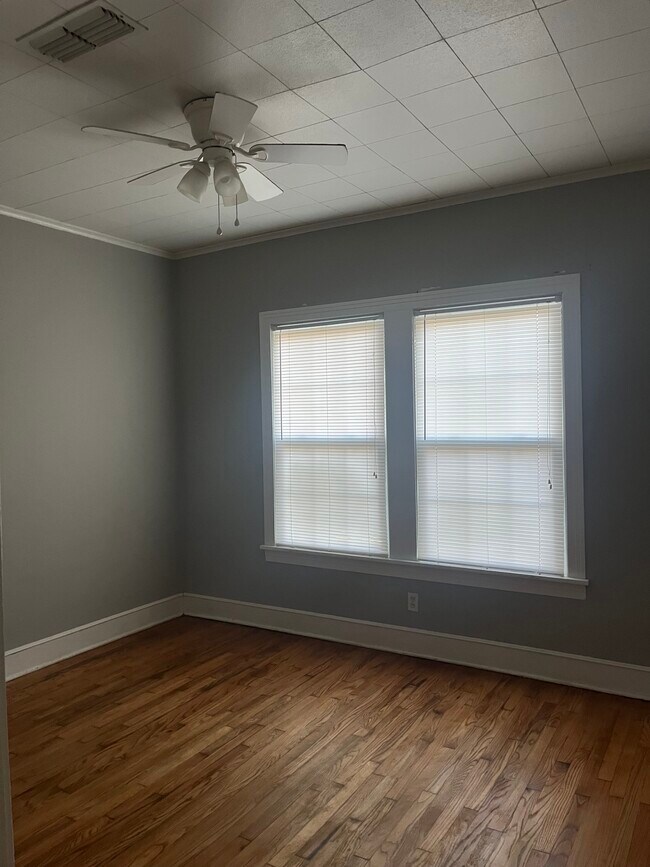 #2 bedroom - 3813 Creswell Ave