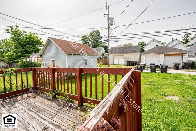 Building Photo - 608 Anderson Ave