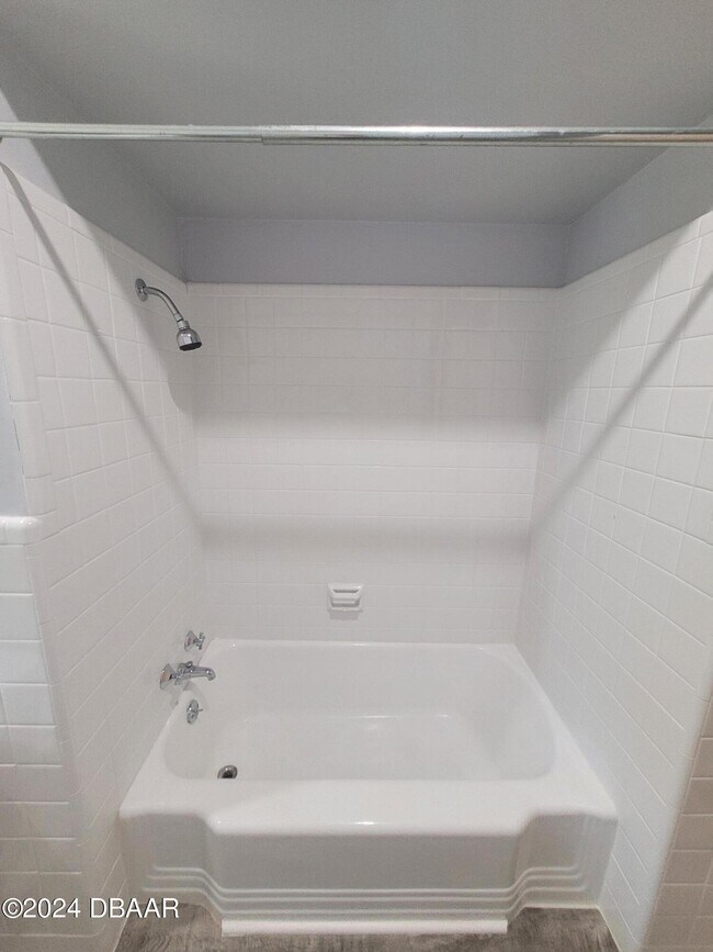 Building Photo - 500 S Beach St