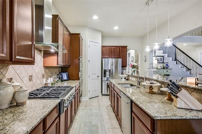 Building Photo - 223 Lake Como Dr