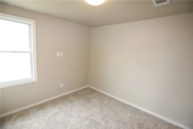 Building Photo - 305 Chestnut St