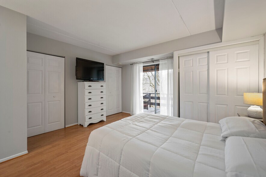 Building Photo - 253 Shawmont Ave