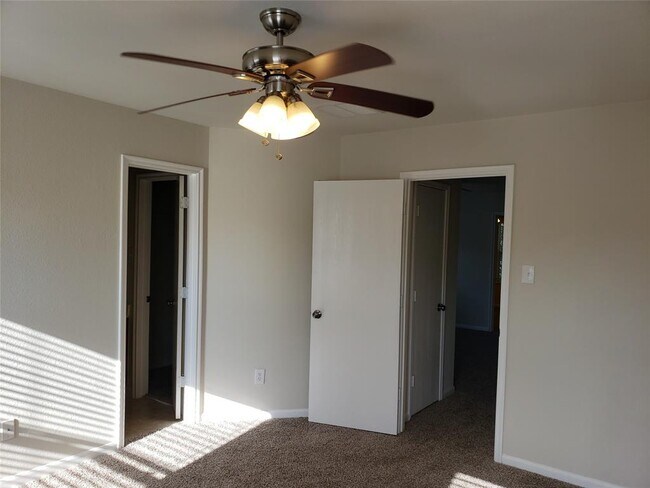 Building Photo - 12063 Mallard Stream Ct