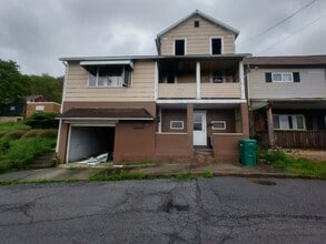 Building Photo - 42 Hazel St