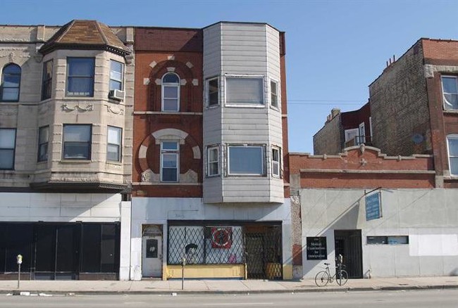 Building Photo - 2716 W North Ave