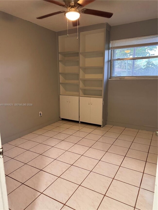 Building Photo - 3830 SW 31st St
