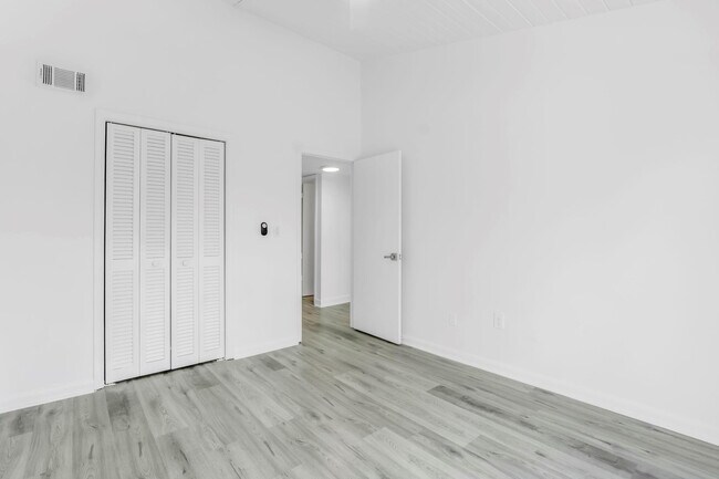 Building Photo - 3827 NE 166th St