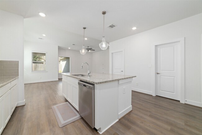 Building Photo - 919 Golden Willow Ln