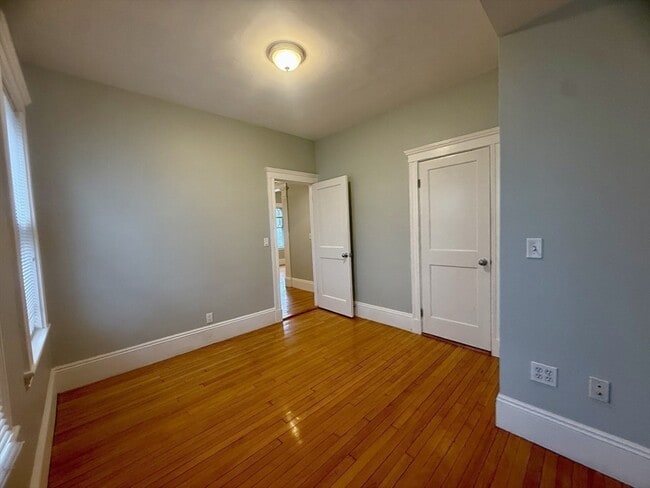 Building Photo - 172 Maplewood St