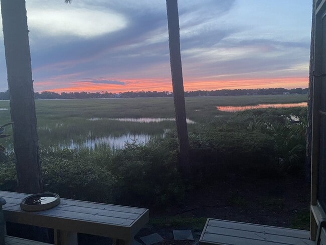 Building Photo - Beautiful Furnished Marsh Front Home - 6 mo Lease Term