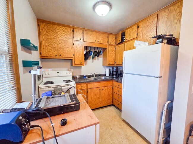 Building Photo - 913 High St