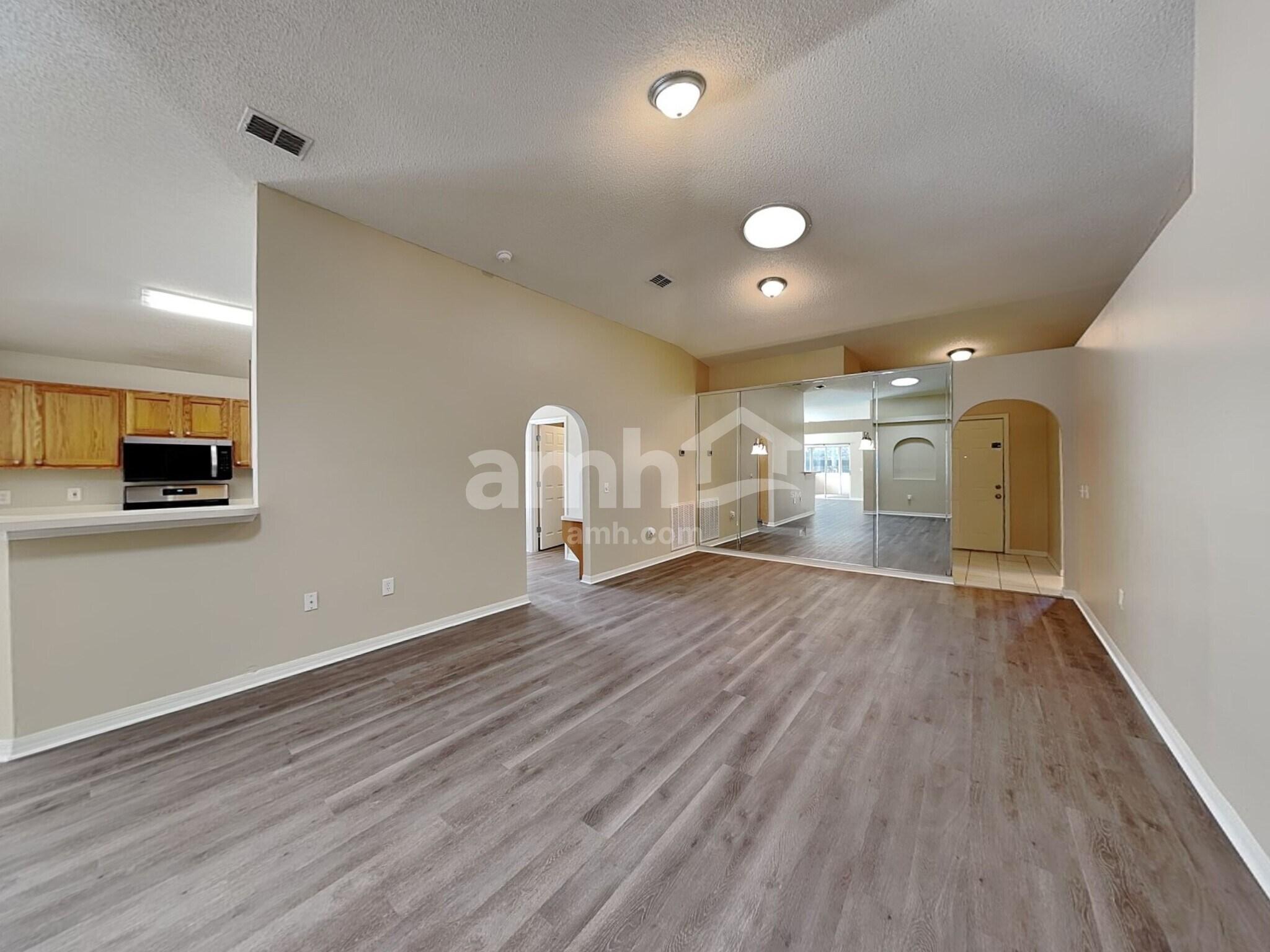 Building Photo - 16027 Dorchester Blvd