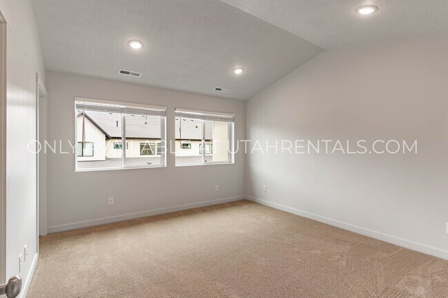 Building Photo - 1786 N 180 E