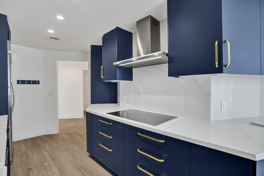 Building Photo - 848 Brickell Key Dr