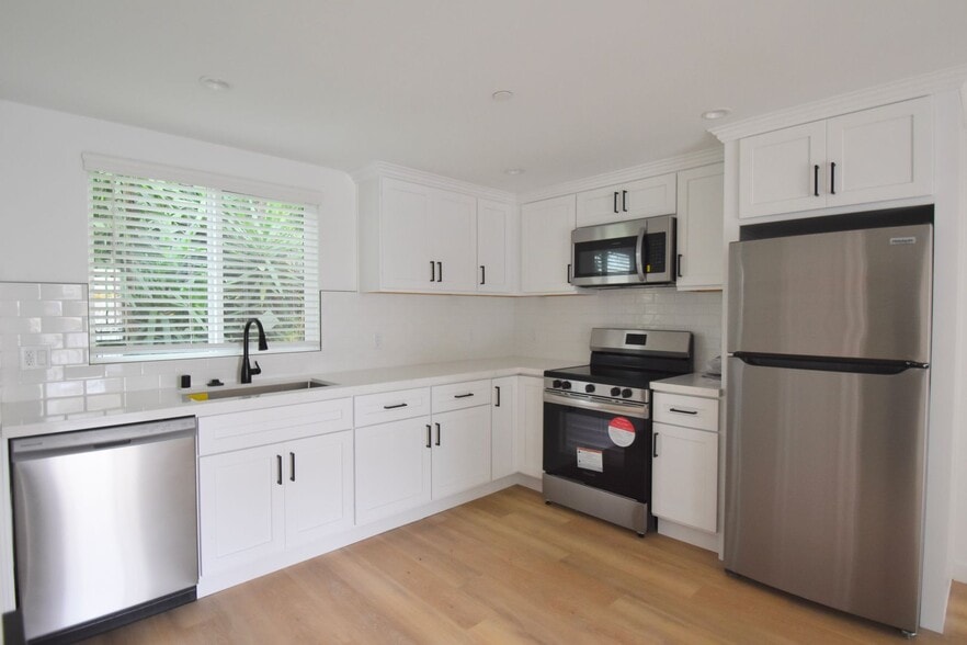 Building Photo - 14830 Dickens St