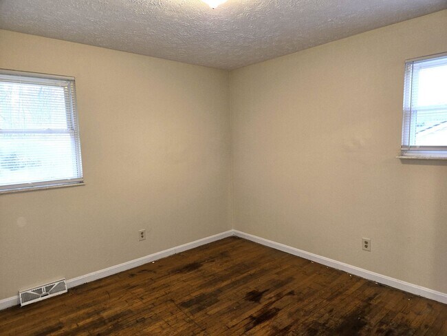 Building Photo - Ranch in Green Acres. All-electric. Storage Shed. 251215