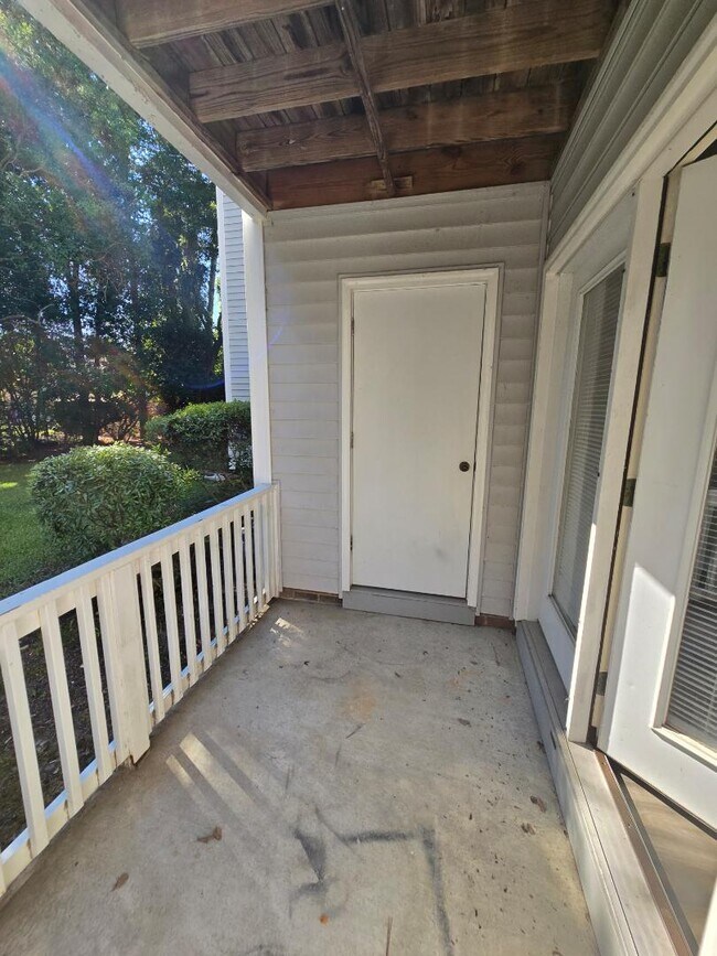 Building Photo - 267 Waterdown Dr