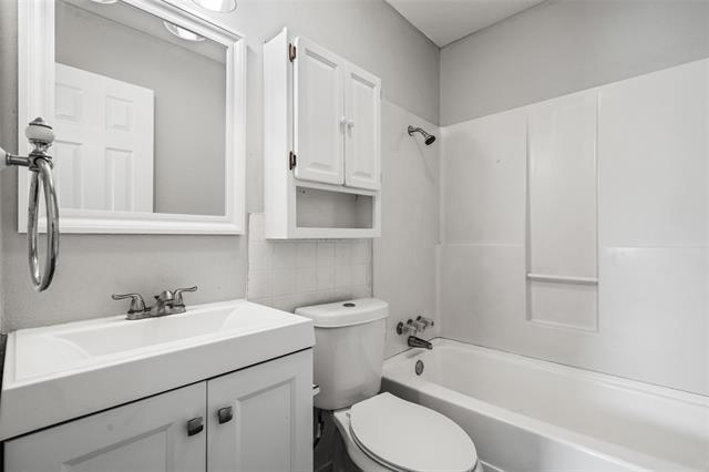 Building Photo - 810 S Western Hls Dr