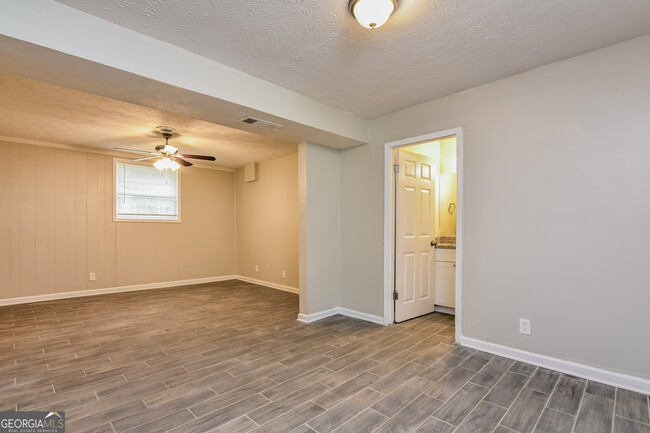 Building Photo - 6501 Monica Dr
