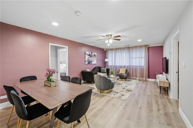 Building Photo - 3645 Peachtree Rd NE