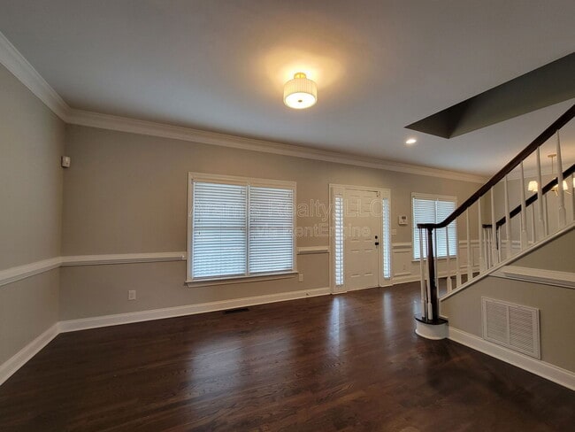 Building Photo - 3239 Osborne Rd NE