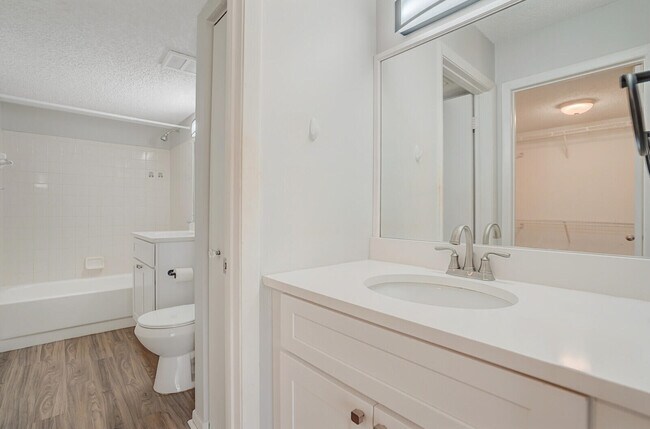 Building Photo - 6315 La Costa Dr