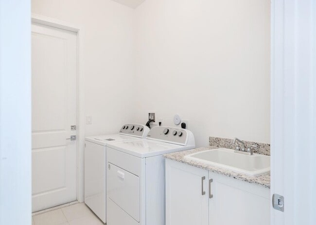 Building Photo - 4380 SW 177th Ave