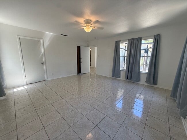 Building Photo - Huge Yard Front and Back over .39 acres 4 ...