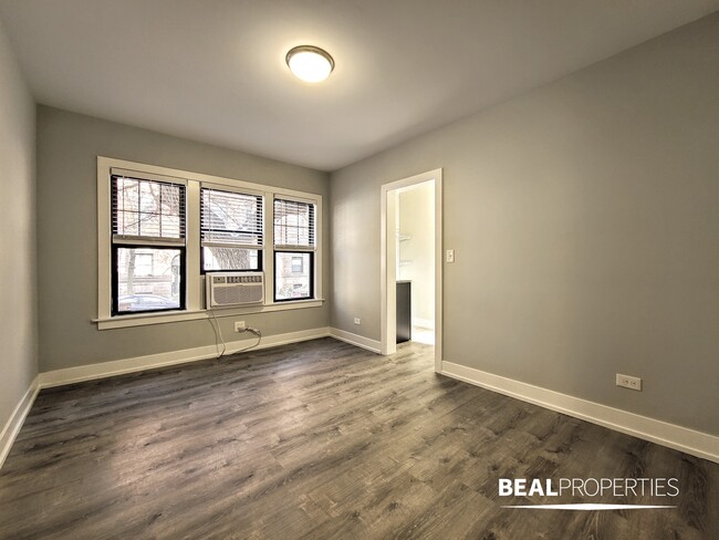 Building Photo - 433 W Belden Ave