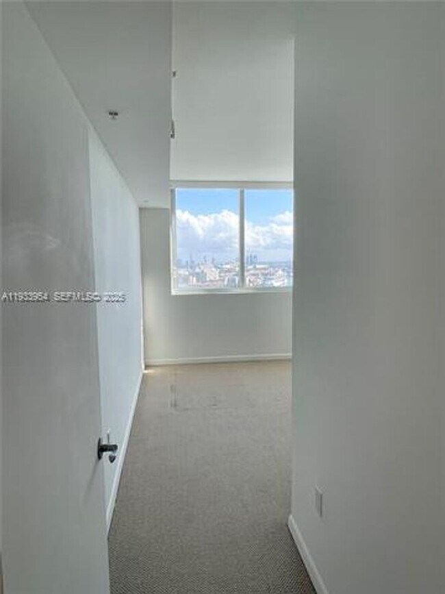 Building Photo - 253 NE 2nd St