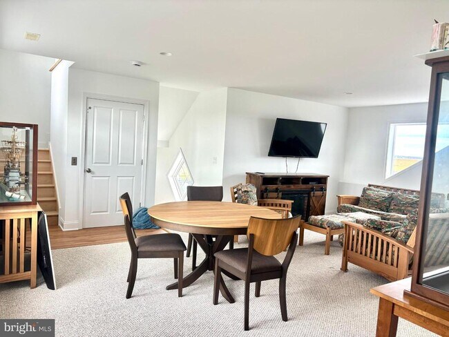 Building Photo - 448 Dock Rd