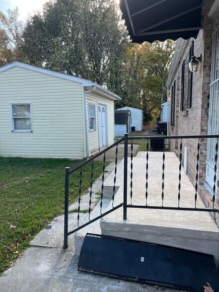 Building Photo - 708 Stiles Cir
