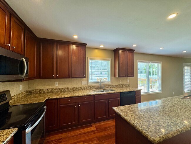 Building Photo - The Oaks at Westgate