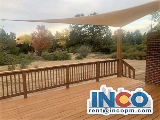 Building Photo - 4940 Lakeshore Dr