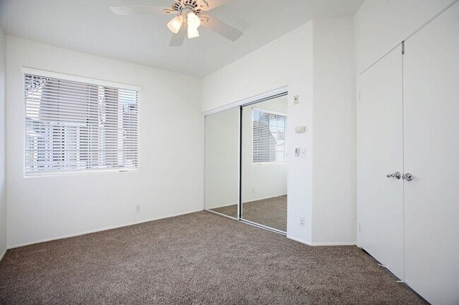 Building Photo - Gorgeous and Updated Top Floor Condo Home ...